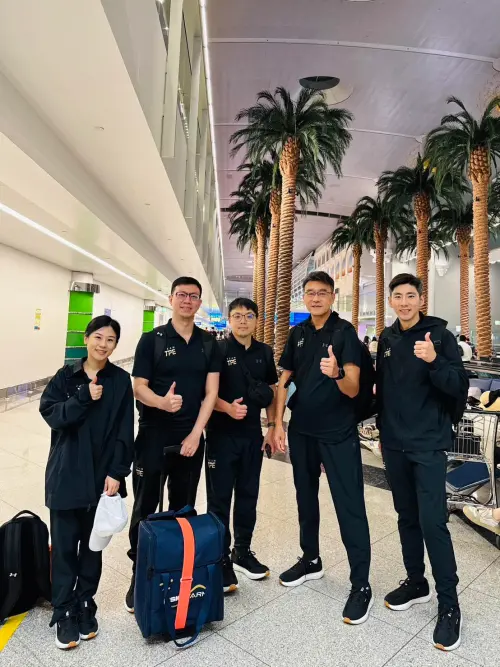 ▲長庚運動醫學團隊四位醫師隨隊出征2025年德國萊茵魯爾世大運。包括復健科林瀛洲醫師（圖／右二）擔任醫療長，統籌醫療調度與緊急應變，並攜手復健科吳致寬醫師、中醫科吳思穎醫師、風濕免疫科蔡昀臻醫師組成跨專科醫療團隊。（圖／取自長庚運動醫學團隊臉書）