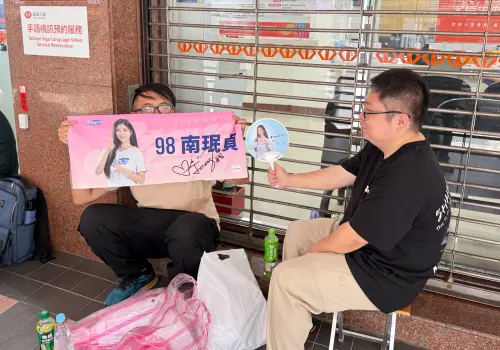 安芝儇、南珉貞一日店長。(圖/記者周淑萍攝) ▲安芝儇、南珉貞一日店長。(圖/記者周淑萍攝)