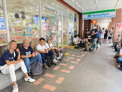 安芝儇、南珉貞一日店長。(圖/記者周淑萍攝) ▲安芝儇、南珉貞一日店長。(圖/記者周淑萍攝)