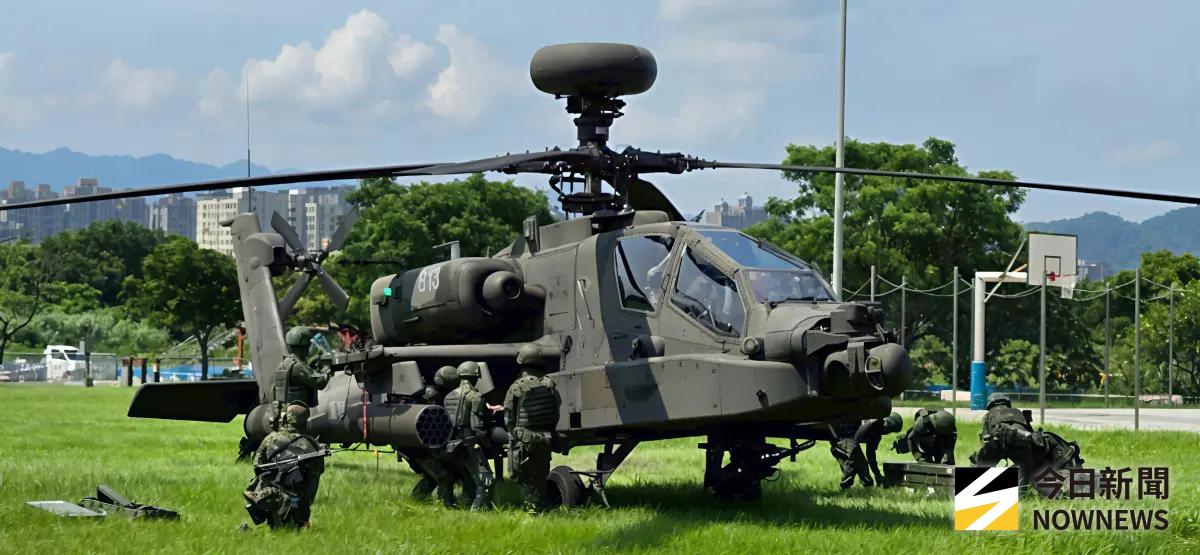 ▲陸航601旅實施AH-64E阿帕契攻擊直升機進場落地，實施地獄火飛彈與刺針飛彈演練。（圖／記者莊全成攝，2025.07.17）