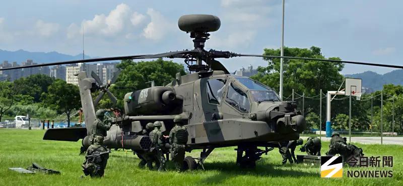 ▲陸航601旅實施AH-64E阿帕契攻擊直升機進場落地，實施地獄火飛彈與刺針飛彈演練。（圖／記者莊全成攝，2025.07.17）