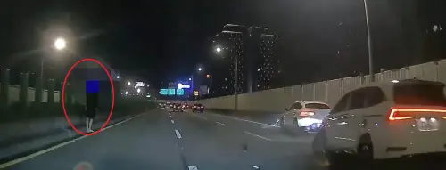 ▲楊姓駕駛下車想撿回箱子，親眼目睹後方3輛車因為他而撞成一團。（圖／警方提供）