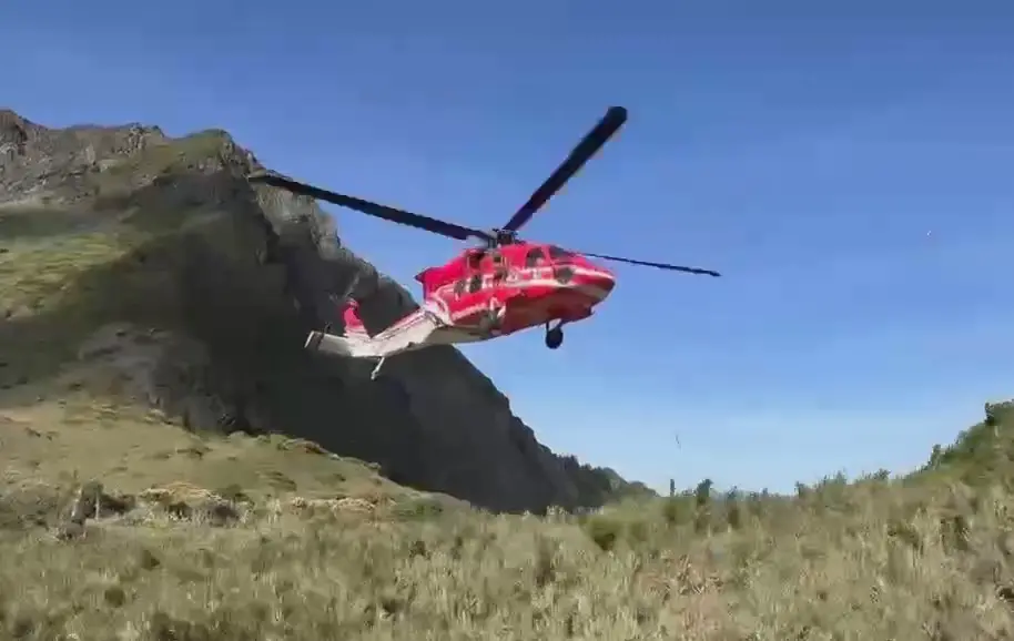 南湖山屋登山客骨折 黑鷹直升機搭救下山