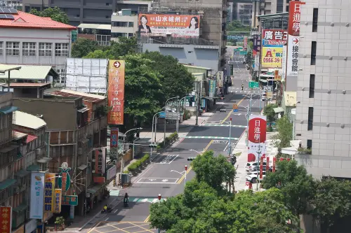 ▲2025城鎮韌性防空演習下午登場，「台北市成泰路三段」街道瞬間淨空。（圖／記者葉政勳攝）