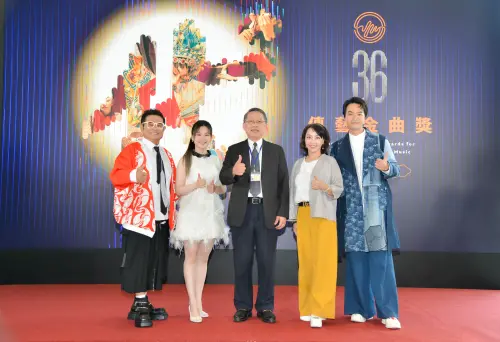 ▲第36屆傳藝金曲獎即將登場！許效舜（左1）再接主持棒　楊小黎（左2）坦承愛韓星。（圖／三立提供）