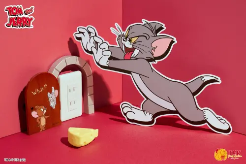 頂呱呱「湯姆貓與傑利鼠」巨型雞腿玩偶、寵物周邊!起司炸雞開吃 ▲「實木造型裝飾貼」把家裡變成《湯姆貓與傑利鼠》場景。(圖/頂呱呱提供)