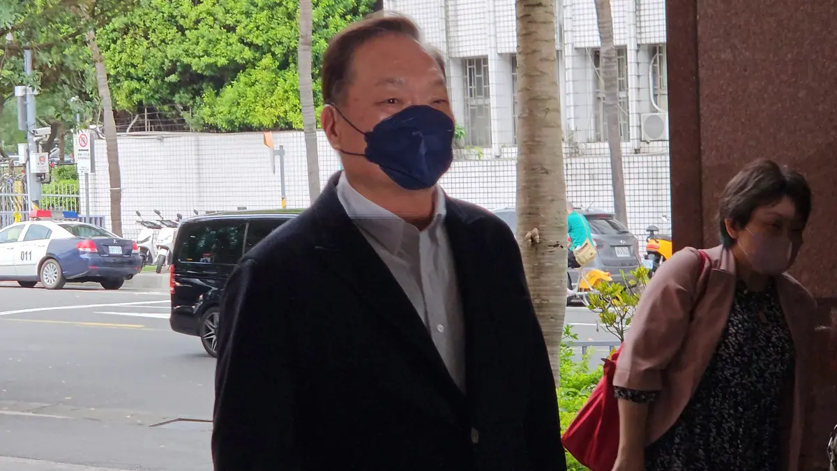 ▲東森集團總裁王令麟因捐贈政治獻金500萬元給柯文哲，以證人身分到台北地方法院出庭。（圖／記者劉松霖攝）