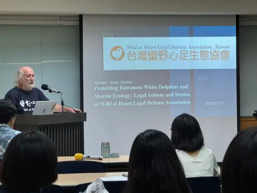 ▲台灣蠻野心足生態協會創辦人文魯彬，出席活動分享白海豚保育成果。（圖／記者陳偉周攝）