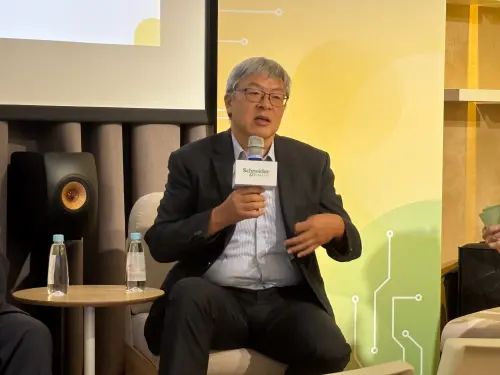 ▲資深電機技師林進財建議,住宅配電盤每半年就要打開來檢查,看看有沒有積灰塵、水氣的情形,而且每10年就要請專業人士來檢修。(圖/記者徐銘穗攝) ▲資深電機技師林進財建議,住宅配電盤每半年就要打開來檢查,看看有沒有積灰塵、水氣的情形,而且每10年就要請專業人士來檢修。(圖/記者徐銘穗攝)