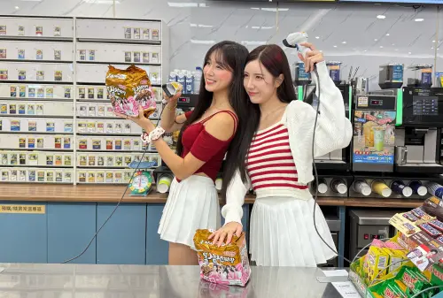 ▲安芝儇、南珉貞今出席泡麵品牌一日店長活動，同時也分享兩人對於泡麵相關的小故事。（圖／記者周淑萍攝）