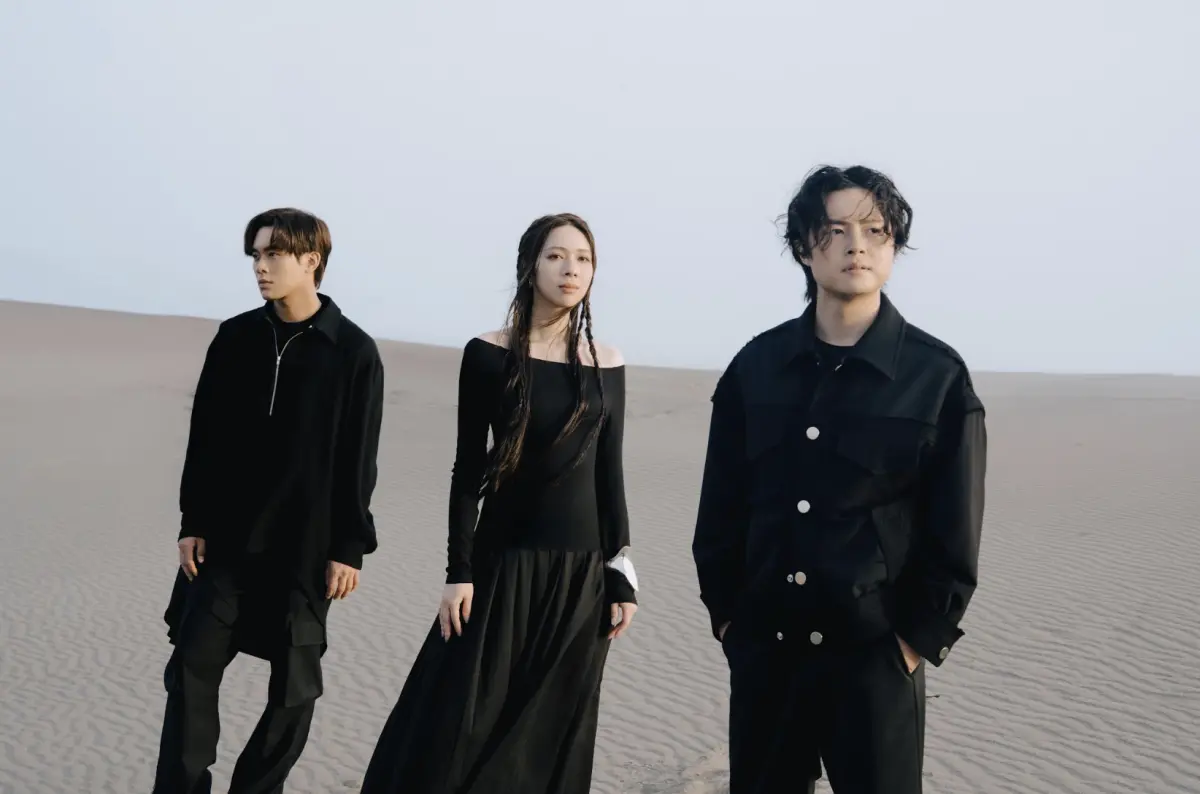 ▲告五人（如圖）新歌〈黑夜狂奔〉MV邀來曾為米津玄師拍攝作品的日本導演林響太朗操刀，斥資數百萬元打造，犬青、雲安及哲謙在漫天飛沙的荒漠長達28小時，場面浩大。（圖／相信音樂提供）