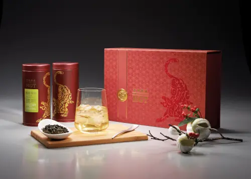 ▲百年歷史「HGT TEA華剛茶業」宣告推出全新春茶系列，圖為HGT傳頌組。（圖／華剛茶業提供）