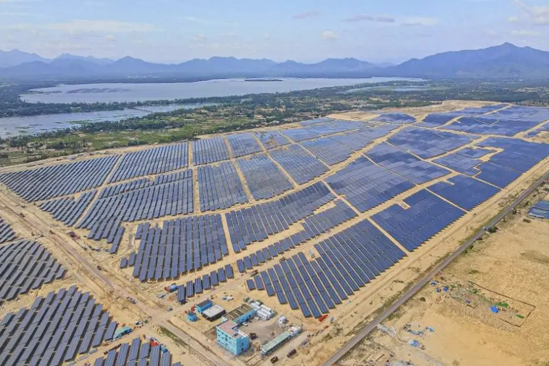 ▲寧順省是越南綠能重鎮，近期越南政府補貼驟減與追討引發業者反彈，衝擊投資信心。圖為BCG的浮美（Phu My）太陽能發電廠。（圖／翻攝自BCG官網）