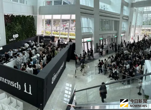 ▲GD互動展排隊人龍相當壯觀。（圖／記者黃聖凱攝）