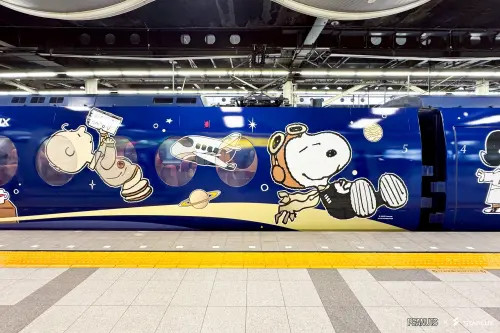 ▲車身呈現史努比與夥伴們戴著太空人頭盔，跨越星空、追尋夢想。（圖／星宇航空提供）