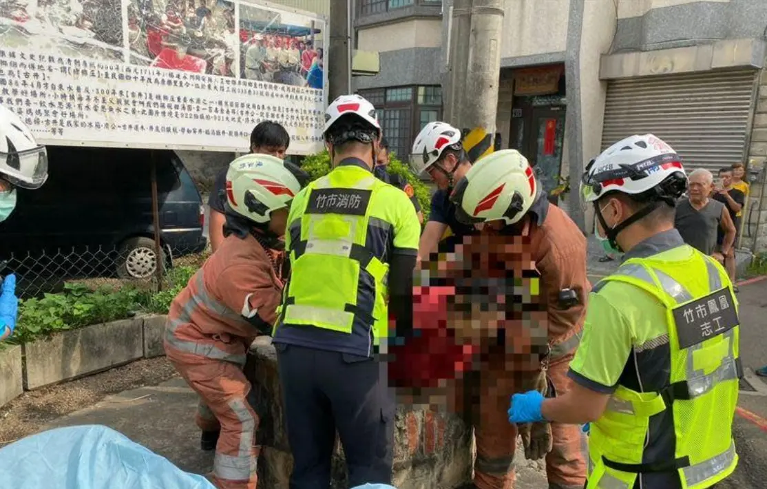 ▲新竹市康樂里一座擁有300年歷史的古井，17日下午發生婦人落井意外，3名路過國中生聽聞井中傳出哀嚎聲，立即報警求援。（圖／翻攝畫面）