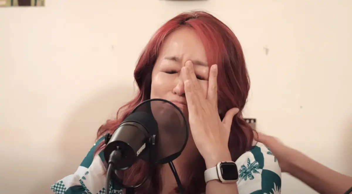 ▲凱莉談到權樂、天殘忍不住落淚，曝光和權樂生前對話，自責自己做得不夠多。（圖／翻攝自YouTube 范琪斐的美國時間）