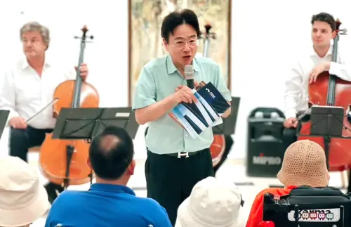 ▲弦外之音團藝術總監及大提琴家張正傑(中)致詞。(圖／中鋼公司提供)