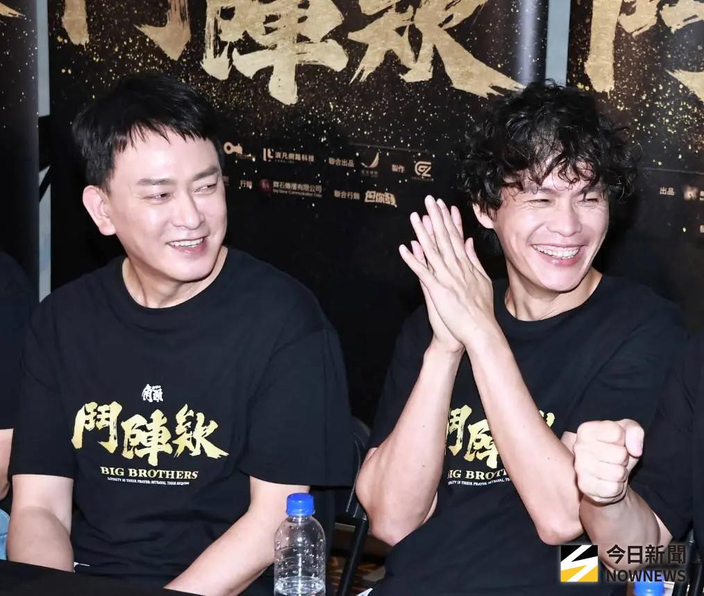 ▲《角頭－鬥陣欸》今年8月21日強檔上映，今（17）日主要演員群王識賢（左）、黃鐙輝（右）及高捷等人出席預告首映會，王識賢直嗆黃鐙輝「目中無人」，而高捷對電影信心滿滿，期許首周票房即能破億！（圖／記者吳翊緁攝影）