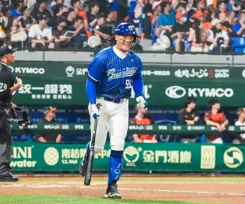 富邦悍將張育成本季首度遇到胡智爲,上演前大聯盟對決,張育成逮中胡智爲曲球,形成一支超大號全壘打。(圖/富邦悍將提供) ▲富邦悍將張育成本季首度遇到胡智爲,上演前大聯盟對決,張育成逮中胡智爲曲球,形成一支超大號全壘打。(圖/富邦悍將提供)