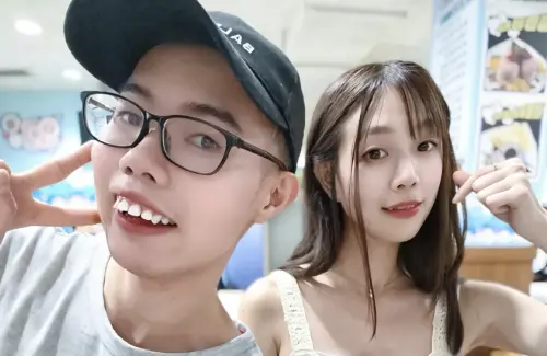 ▲網紅鄧佳華（左）近期因無力繳納易科罰金鋃鐺入獄，而他先前公開認愛的女友簡簡（右）今（17）日終於發聲，否認雙方戀愛關係，同時也表示男方十分善良。（圖／IG dengjiahua0604）