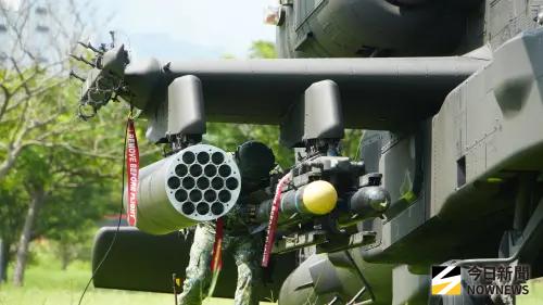 「漢光41號」演習於樹林河濱公園演練AH-64E阿帕契攻擊直升機熱加油、掛彈。(圖/記者呂炯昌攝) ▲「漢光41號」演習於樹林河濱公園演練AH-64E阿帕契攻擊直升機熱加油、掛彈。(圖/記者呂炯昌攝)