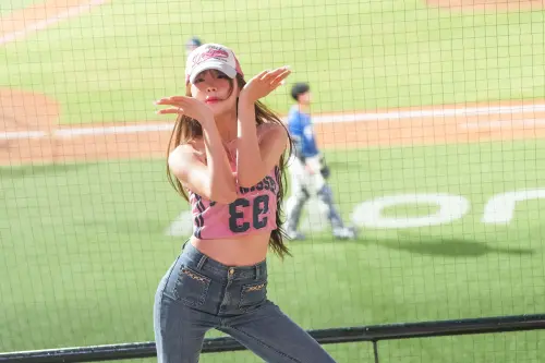 ▲統一獅新莊主場活動，今日UniGirls新韓援文慧真、安惠志上演Kpop solo秀，給予北部獅迷更特別的音樂和表演饗宴。（圖／統一獅提供）