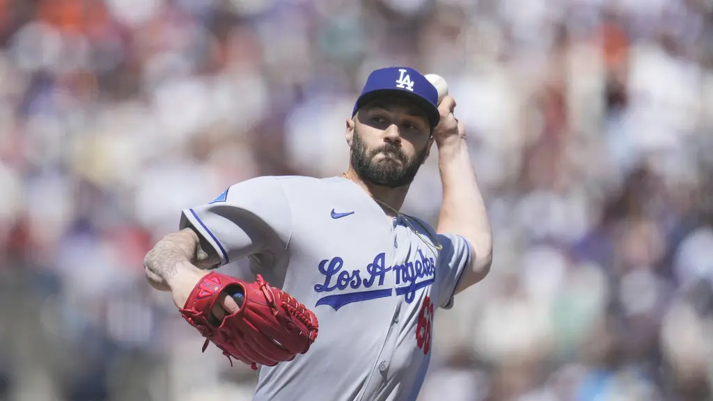 ▲賽後，道奇總教練Dave Roberts表示，Scott感覺到前臂有「刺痛感」，並將在明日接受MRI檢查以確定傷勢。Roberts也透露，「他目前情緒並不理想」，強調「投手中途退場總是令人擔心」，並推測Scott很可能會進入傷兵名單。（圖／美聯社／達志影像）