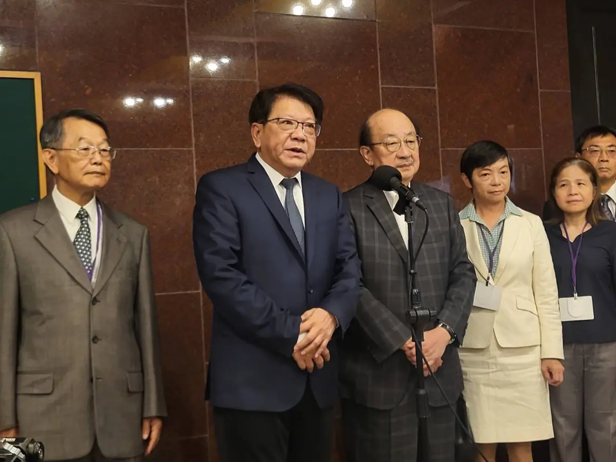 ▲統府秘書長潘孟安今陪同司法院正副院長、大法官被提名人赴立法院拜會民進黨團。（圖／記者陳佩君攝，2025.07.18）