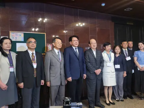 ▲統府秘書長潘孟安今陪同司法院正副院長、大法官被提名人赴立法院拜會民進黨團。(圖/記者陳佩君攝,2025.07.18) ▲▲統府秘書長潘孟安今陪同司法院正副院長、大法官被提名人赴立法院拜會民進黨團。(圖/記者陳佩君攝,2025.07.18)