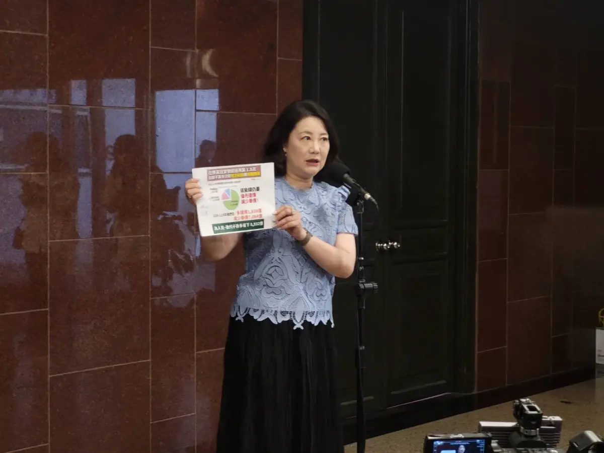 ▲對於是否普發1萬元，民進黨團幹事長吳思瑤今表示，行政院仍在研議，沒有做出發不發決定。（圖／記者陳佩君攝，2025.07.18）