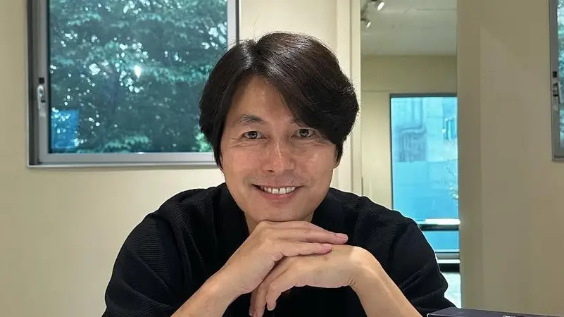 ▲鄭雨盛因未婚生子事件神隱8個月，近日透過支持雜誌《思想界》復刊曝光官方近況照成為焦點，他曾在青龍獎公開致歉，如今即將與玄彬合作Disney+影集《韓國製造》，備受期待。（圖／翻攝自鄭雨盛IG）