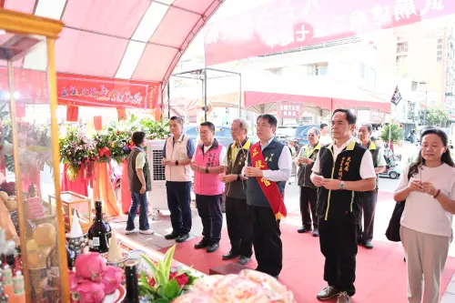 ▲市長黃偉哲擔任鹽水武廟關聖帝君聖誕正獻官，祈求神明庇佑市民平安、災後復原順利。(圖／南市府提供)