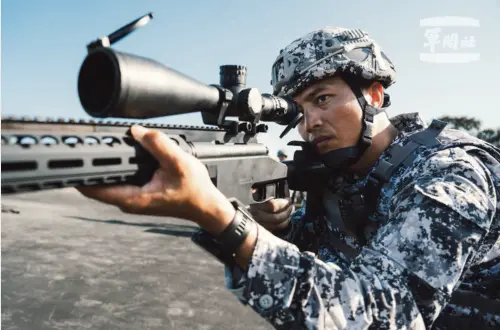 ▲漢光41號演習，陸航特狙擊手著城市迷彩服進行偽裝潛伏。（圖／國防部提供）