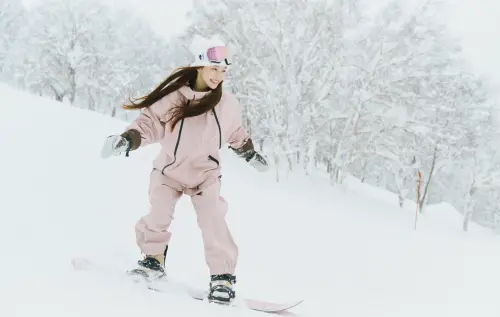啦啦隊女神Yuri曝新身分！粉絲狂喊「想被妳教」宣布發行雪地寫真
