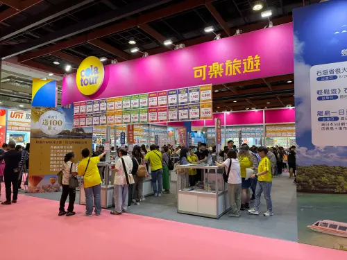 可樂旅遊下半年推出許多韓國行程優惠價。(圖/記者葉盛耀攝) ▲可樂旅遊針對2025下半年,推出許多韓國行程優惠價。(圖/記者葉盛耀攝)