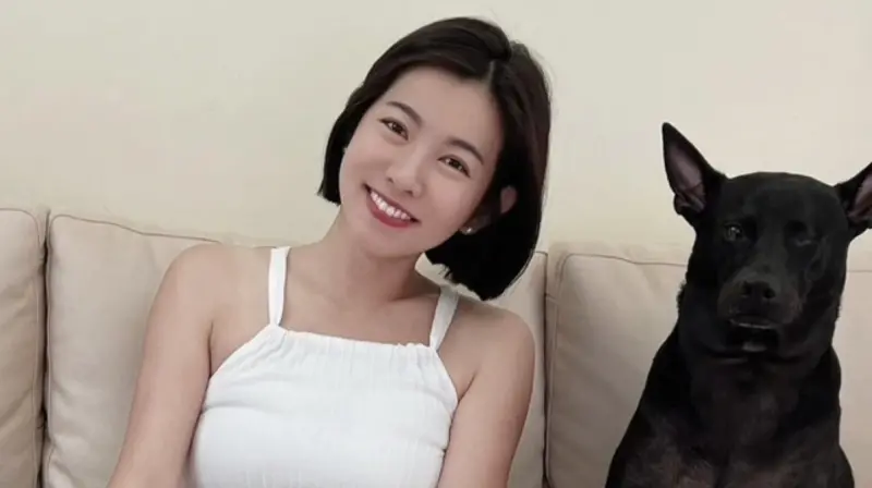 ▲米可白（如圖）是愛狗人士，心疼「人人犬舍」受虐犬隻的遭遇，怒斥苗栗縣長鍾東錦漠視狗狗安危，把188隻救出的狗狗又送回給虐犬業者。（圖／米可白臉書）