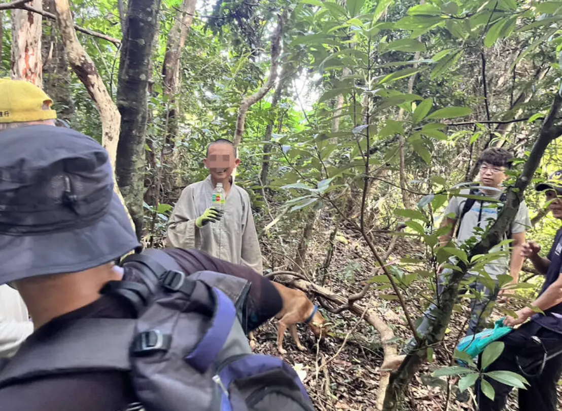 ▲一名戴姓尼姑「無故」獨自上山巡查水源，竟在山林中迷路，失蹤了一夜，獲救後對過程閉口不談。（圖／消房局提供）