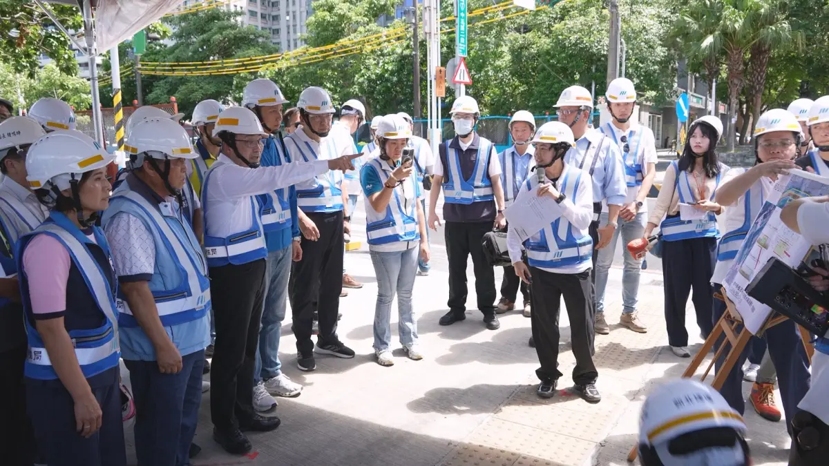▲市長盼雙軌推動更順暢。(圖／新北市捷運局提供）
