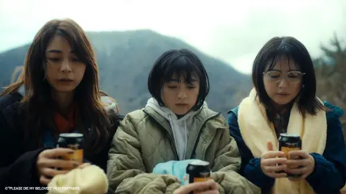 ▲安達祐實（中）對於和相武紗季（右）、磯山紗也加共演的冰冷湖中戲印象深刻，下戲的3人也變成好朋友。（圖／Hami Video）