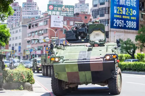 ▲第三作戰區部隊搭乘雲豹8輪甲車在新北地區進行縱深防禦作戰逐次抵抗演練。（圖／第三作戰區提供）