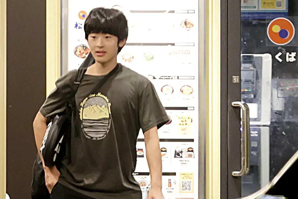 ▲日本悠仁親王十分享受大學生活，加入了羽球社，還會再練習結束後與同學一起到知名連鎖餐廳「松屋」用餐。（圖／翻攝自Ｘ／yoittia）