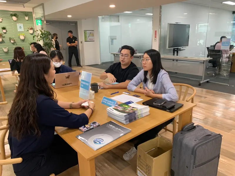 ▲研華公司提供智慧能管系統的應用方案,一對一媒合協助企業無痛蒐集排碳數據,優化企業減碳策略。(圖/高雄市經濟發展局)