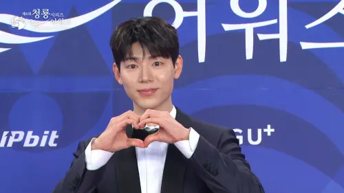 ▲裴賢聖愛心連發,笑說今晚是來看「各大藝人」的。(圖/chzzk) ▲裴賢聖愛心連發,笑說今晚是來看「各大藝人」的。(圖/chzzk)