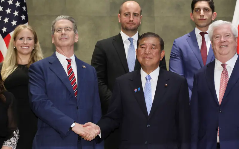 美日關稅協議各自解讀?日本無意制定具體協議文件 潛在原因曝 ▲美日關稅協議並無具體明文,引發議論。圖為美國財政部長貝森特(Scott Bessent)與日本首相石破茂。(圖/美聯社/達志影像)