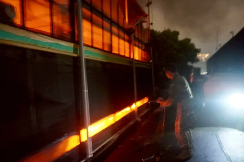 ▲第四作戰區54工兵群漢光演習期間，遇台糖公司火警，官兵立即投入滅火控制火勢蔓延。（圖／第四作戰區提供）