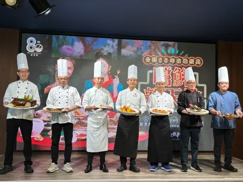 新天地歡慶80週年 2款饗宴加碼三重好禮大回饋 ▲新天地歡慶80週年,旗下品牌餐廳大廚獻藝上菜,(圖/記者金武鳳攝,2025.7.18)