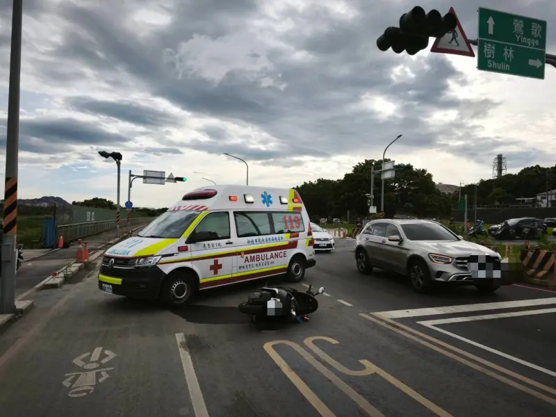 快訊／新北死亡車禍　前立委鄭運鵬發臉書證實死者是「助理」