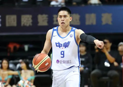 ▲中華男籃主控陳盈駿將掌控攻勢節奏，他與林庭謙、高錦偉組成後場鐵三角。（圖／中華籃協提供）