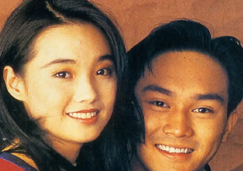 ▲許秋怡（左）與張智霖（右）曾經被配成歌壇情侶檔，兩人合作之後也擦出愛的火花，然而張智霖後來被袁詠儀主動追求、改變心意，許秋怡失戀之後，跟有「三級片王子」之稱的王書麒結婚生子，被傳身家上億。是演藝圈內的隱形富豪。（圖／摘自FB）